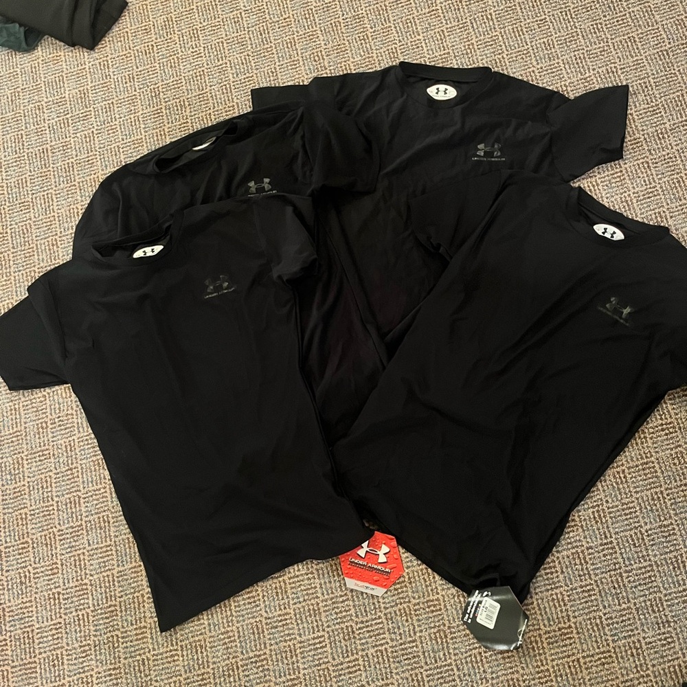 Under Armour Men's Black T-Shirt